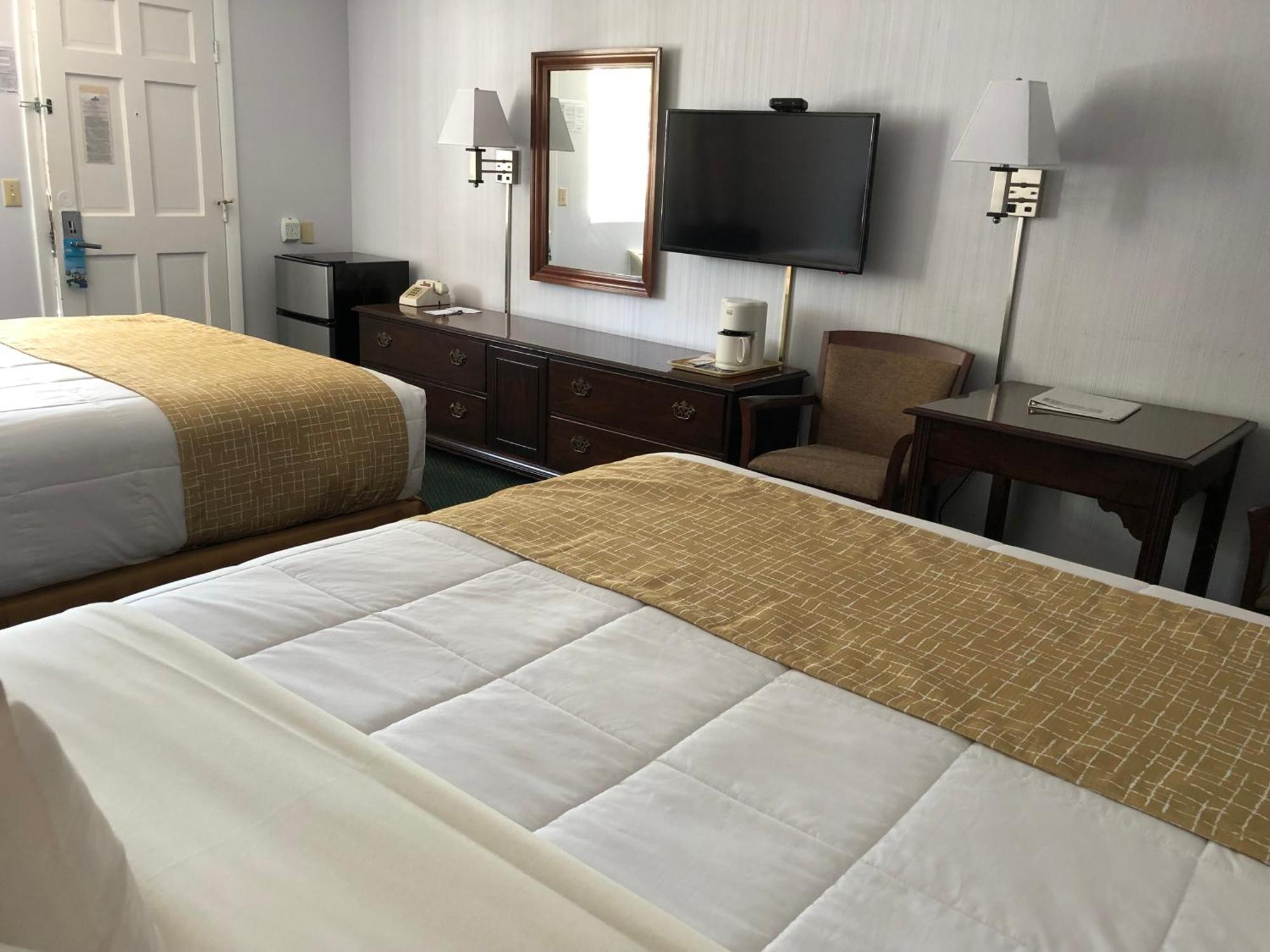 Travelodge By Wyndham Cape Cod Area West Dennis Room photo